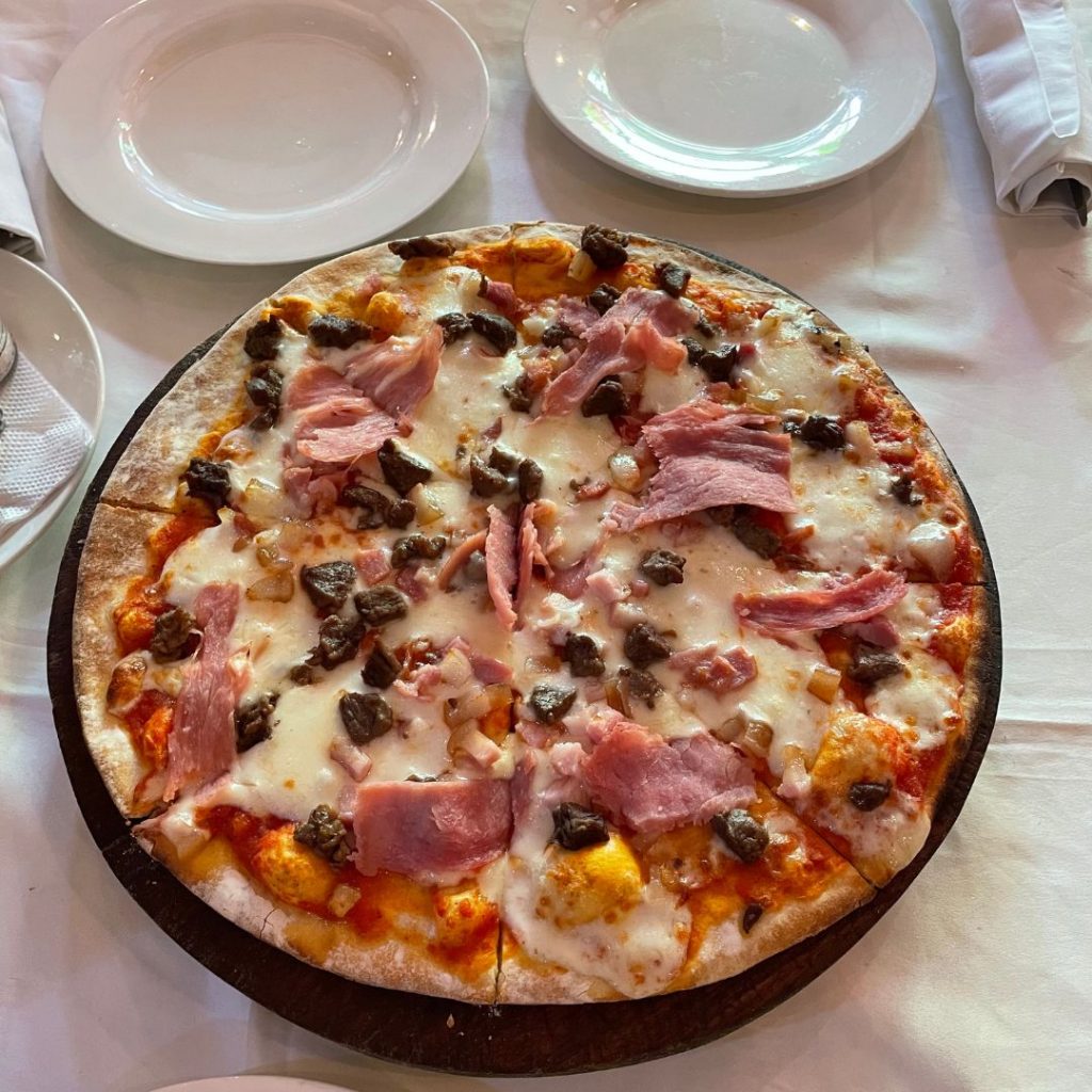 The Taverna pizza at La Taverna Lagos