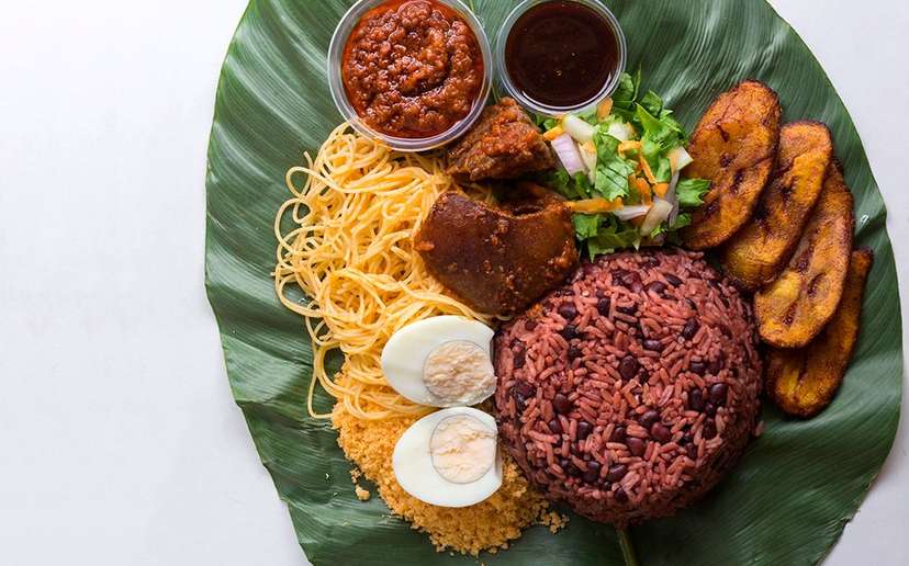 A plate of waakye